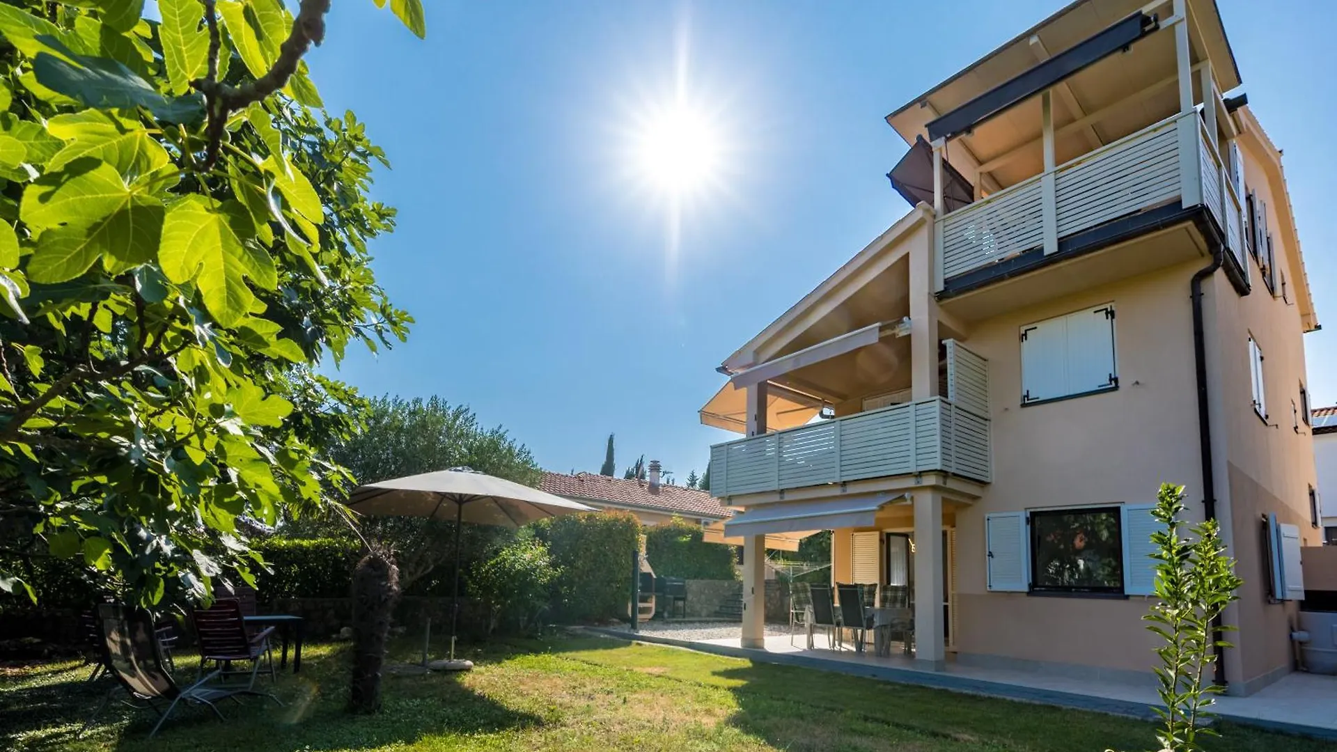 Apartment Mija With Garden Kornić