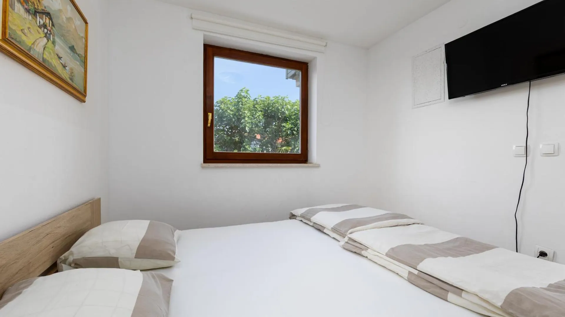 Kornić Apartment Mija With Garden קרואטיה